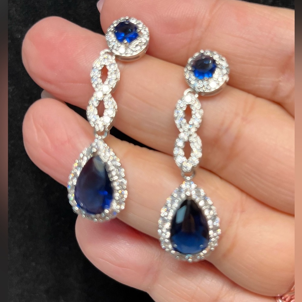 💍pretty sapphire and silver cubic zirconia earrings -fancy